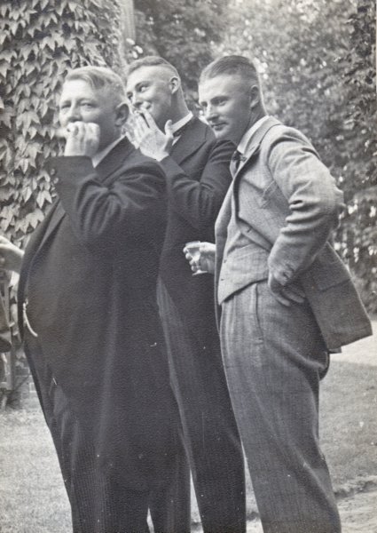 willemkornelisdusseldorp18791956mettweeonbekendemannen.jpg