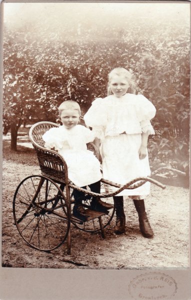 jantjejohanna19051993enfennajantina19001960dinkla.jpg